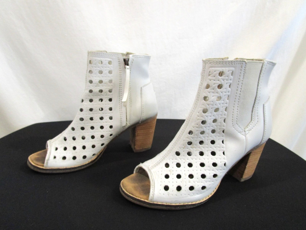 Toms Women Majorka Light Gray Leather Block Heel Bootie Sandals Women Sz 6